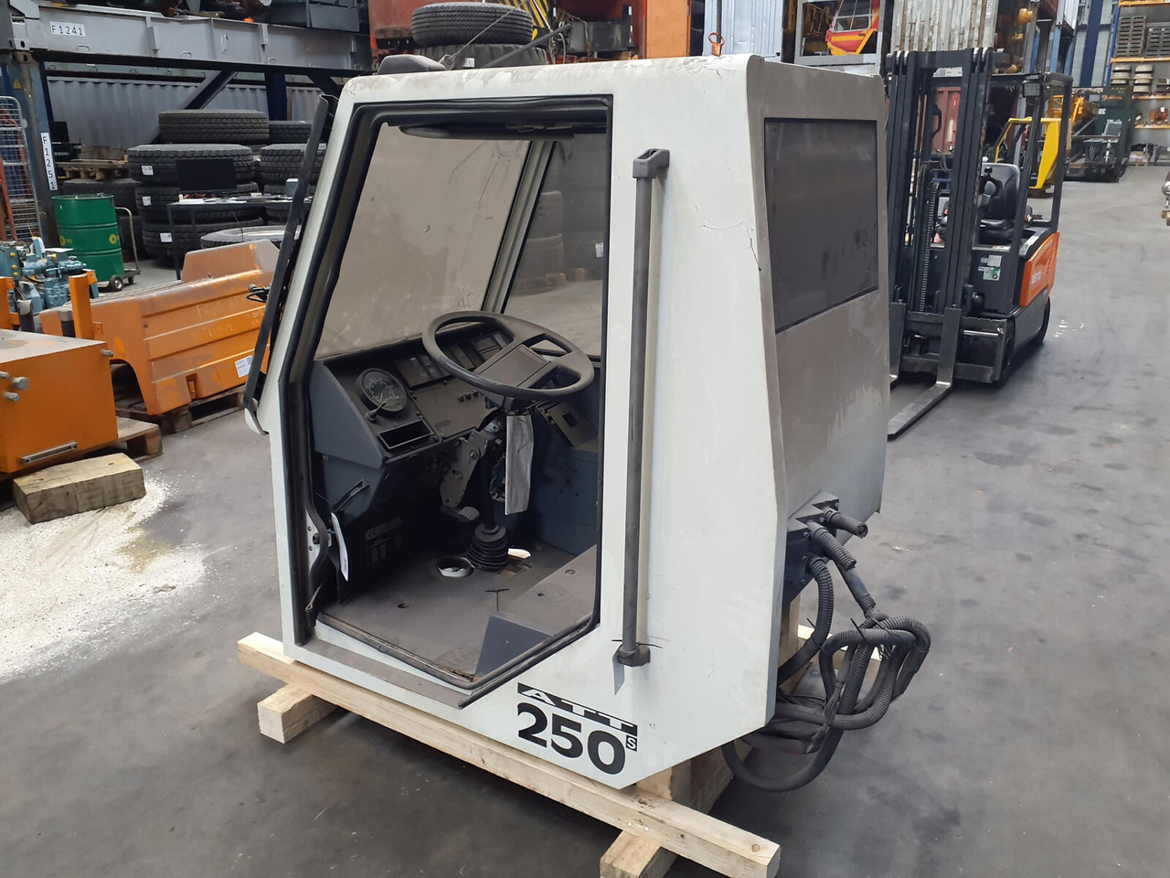 Terex PPM ATT 250 lower cabin - Кабіна в категорії Автокрани: фото 3 Terex PPM ATT 250 lower cabin - Кабіна в категорії Автокрани: фото 3