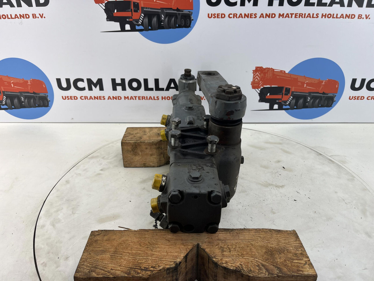 ZF LTM 1050-1 steering box - Рульовий механізм в категорії Автокрани: фото 4 ZF LTM 1050-1 steering box - Рульовий механізм в категорії Автокрани: фото 4