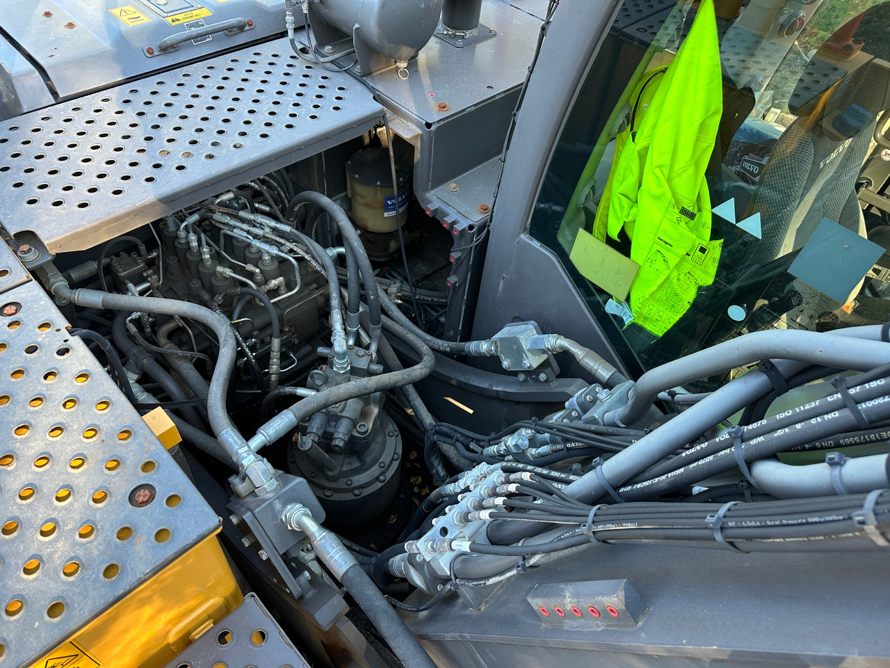 Гусеничний екскаватор Grävmaskin - Volvo, EC 220 EL: фото 28 Гусеничний екскаватор Grävmaskin - Volvo, EC 220 EL: фото 28