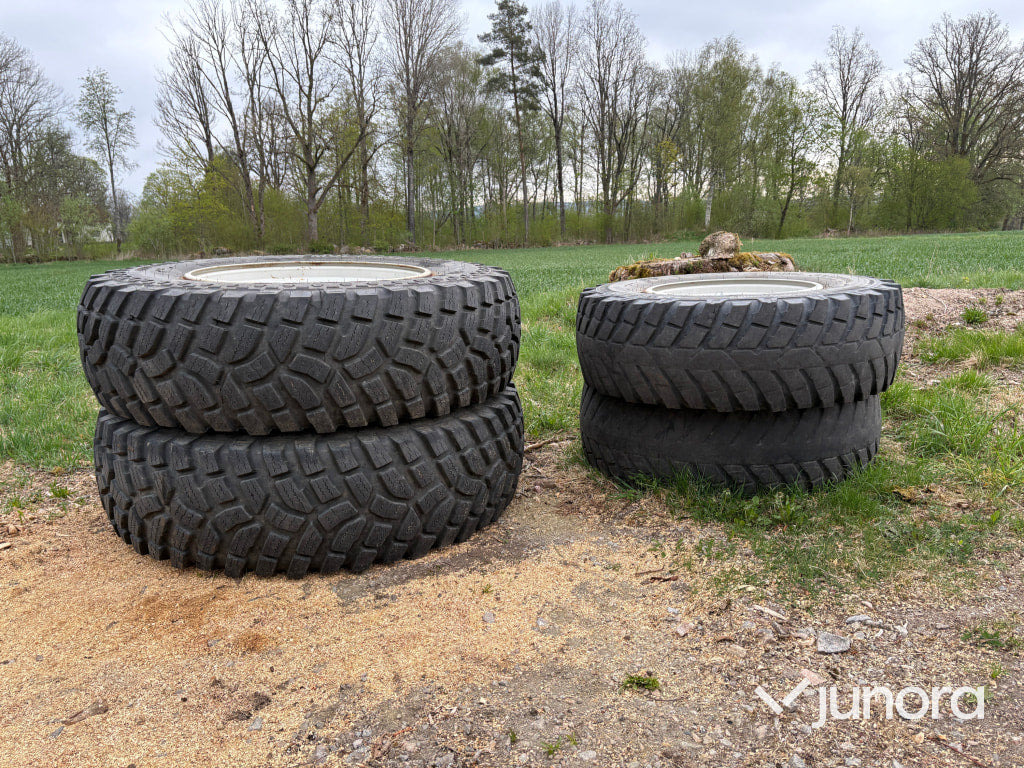 Komplett set med traktordäck på fälg - Колесо в категорії Трактори: фото 1 Komplett set med traktordäck på fälg - Колесо в категорії Трактори: фото 1