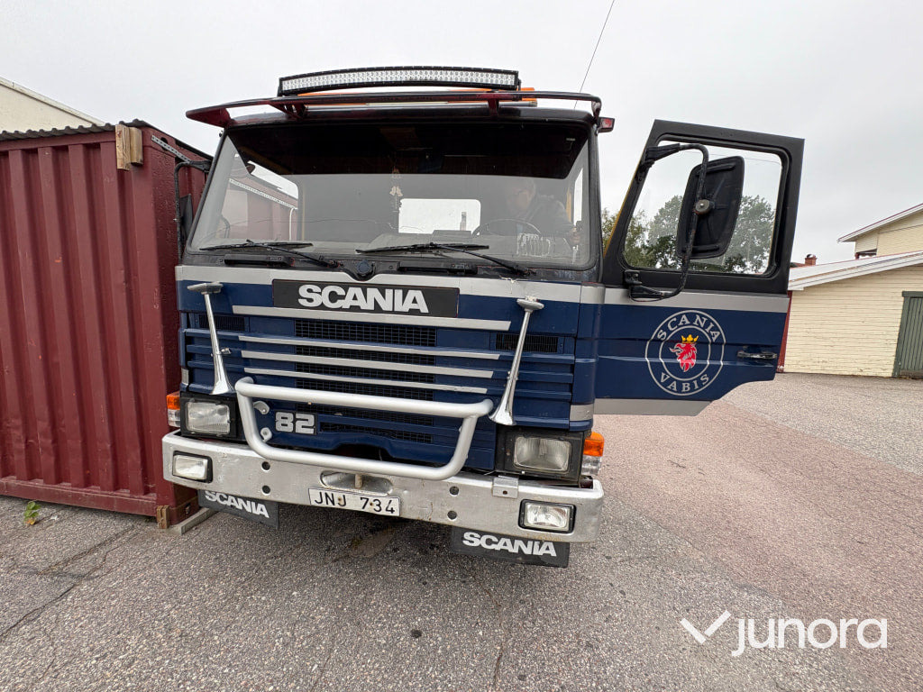 Lastbil Scania P82 M 4X2 50 - Гаковий мультиліфт вантажівка: фото 3 Lastbil Scania P82 M 4X2 50 - Гаковий мультиліфт вантажівка: фото 3