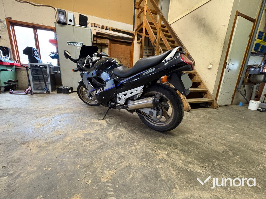 Motorcykel - Suzuki, GSX 750 F - Мотоцикл: фото 3 Motorcykel - Suzuki, GSX 750 F - Мотоцикл: фото 3