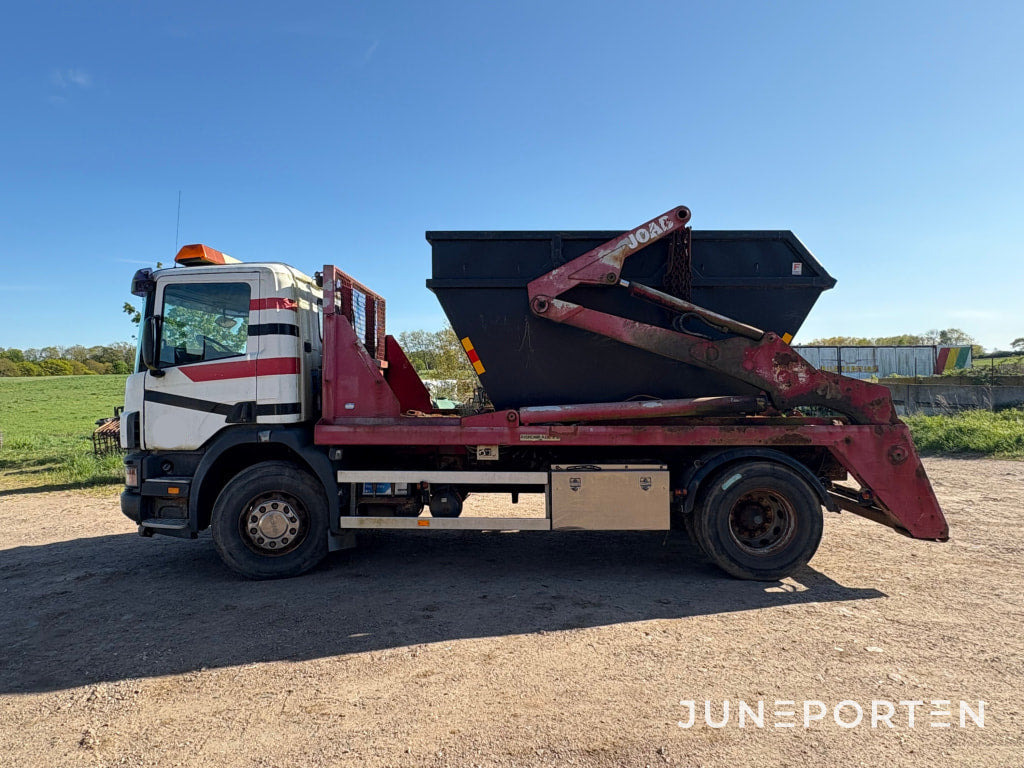 Scania Lastbil med lastväxslarflak - Скіповий навантажувач вантажівка: фото 2 Scania Lastbil med lastväxslarflak - Скіповий навантажувач вантажівка: фото 2