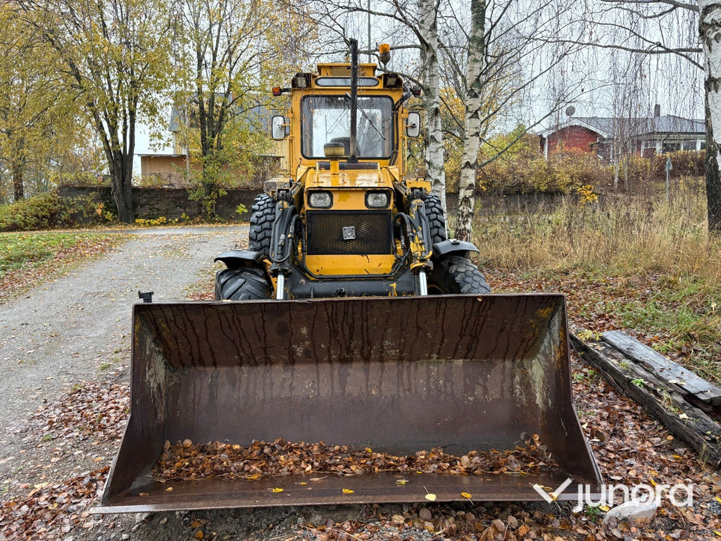 Traktorgrävare - Volvo BM, 616 B - Екскаватор-навантажувач: фото 3 Traktorgrävare - Volvo BM, 616 B - Екскаватор-навантажувач: фото 3