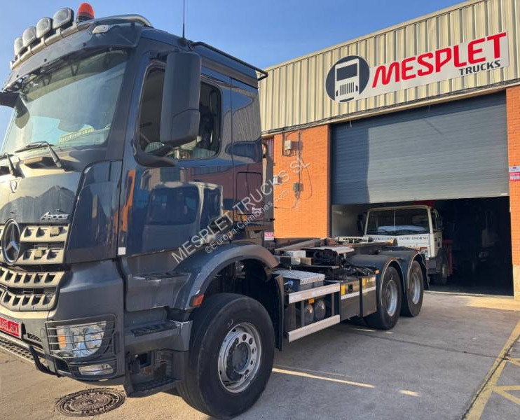 Mercedes Arocs 3348 A - Гаковий мультиліфт вантажівка: фото 1 Mercedes Arocs 3348 A - Гаковий мультиліфт вантажівка: фото 1