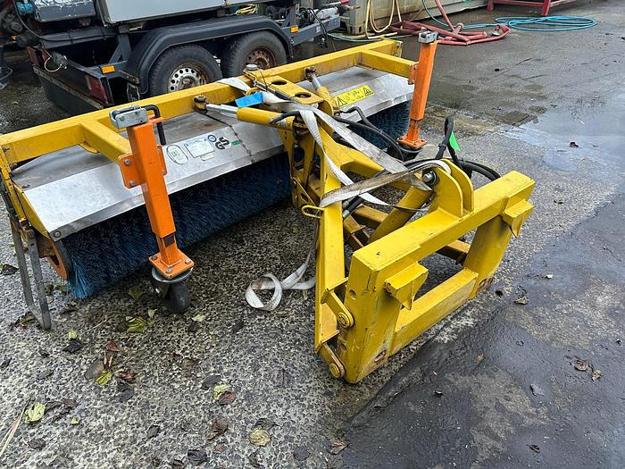 Aebi-Schmidt VKS 22-H - Щітка дорожня: фото 4 Aebi-Schmidt VKS 22-H - Щітка дорожня: фото 4