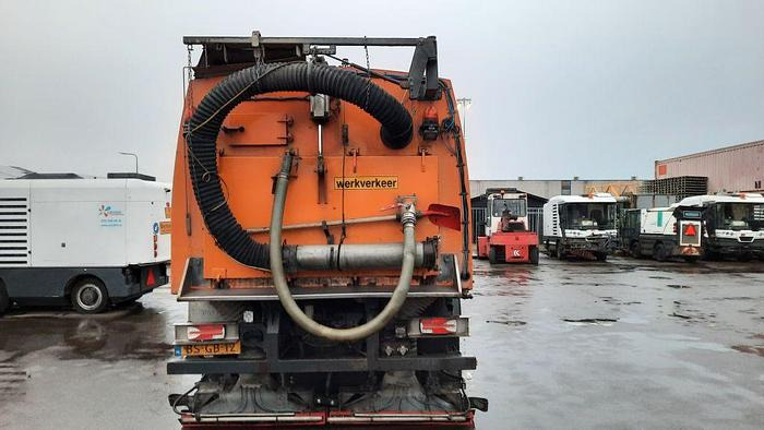 VOLVO M9 4x2R + Johnston Beam VX800 Road Cleaner - Підмітально-прибиральна машина: фото 3 VOLVO M9 4x2R + Johnston Beam VX800 Road Cleaner - Підмітально-прибиральна машина: фото 3