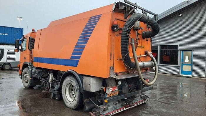 VOLVO M9 4x2R + Johnston Beam VX800 Road Cleaner - Підмітально-прибиральна машина: фото 4 VOLVO M9 4x2R + Johnston Beam VX800 Road Cleaner - Підмітально-прибиральна машина: фото 4