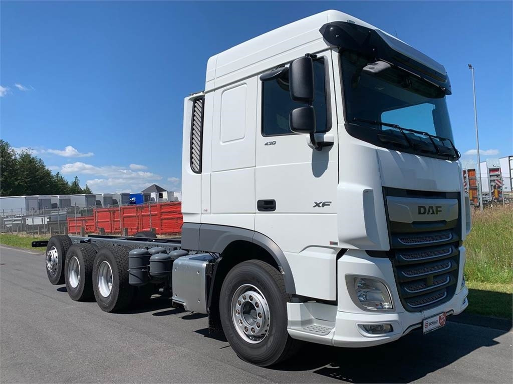 DAF XF 430 FAW 8x4*4 Tridem - Скіповий навантажувач вантажівка: фото 1 DAF XF 430 FAW 8x4*4 Tridem - Скіповий навантажувач вантажівка: фото 1