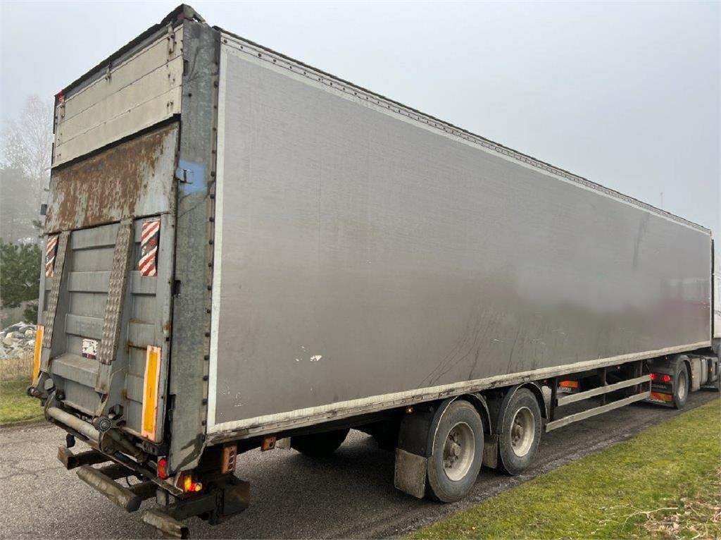 Fruehauf 13,6 mtr box - lodretstående lift - Закритий кузов напівпричіп: фото 1 Fruehauf 13,6 mtr box - lodretstående lift - Закритий кузов напівпричіп: фото 1