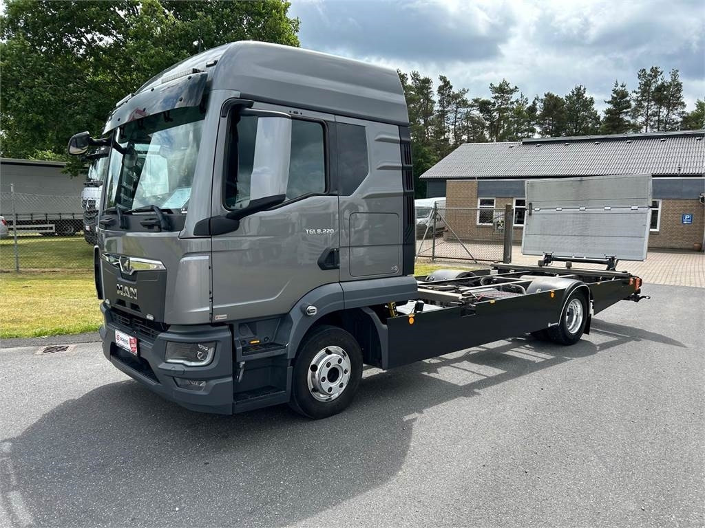 MAN TGL 8-220 4x2 BL incl. 2 stk veksellad - Вантажівка з закритим кузовом: фото 2 MAN TGL 8-220 4x2 BL incl. 2 stk veksellad - Вантажівка з закритим кузовом: фото 2