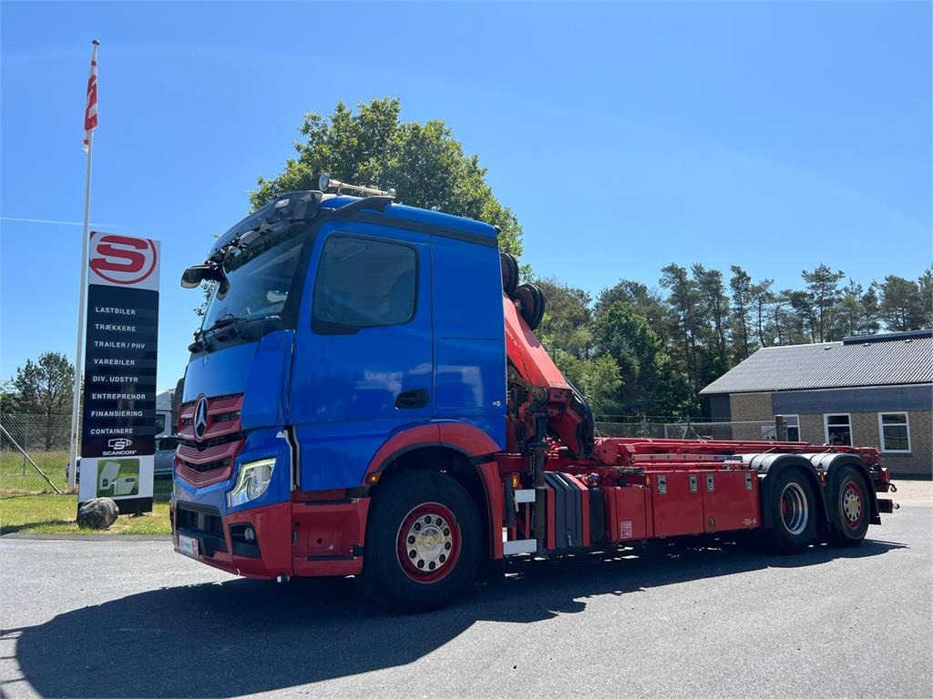 Mercedes-Benz Antos 2545 - HMF 1520K-RCkran - Скіповий навантажувач вантажівка: фото 1 Mercedes-Benz Antos 2545 - HMF 1520K-RCkran - Скіповий навантажувач вантажівка: фото 1