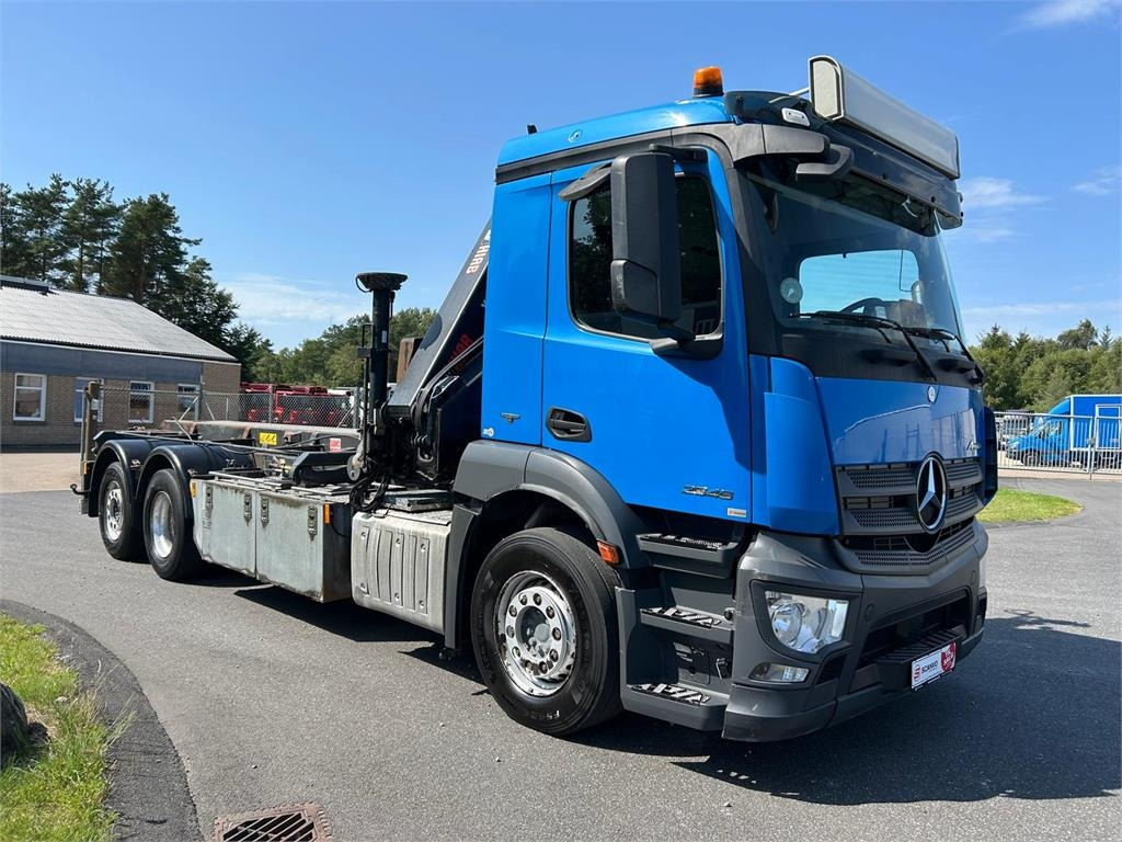 Mercedes-Benz Antos 2546 - Hiab 192 E kran - Скіповий навантажувач вантажівка: фото 2 Mercedes-Benz Antos 2546 - Hiab 192 E kran - Скіповий навантажувач вантажівка: фото 2