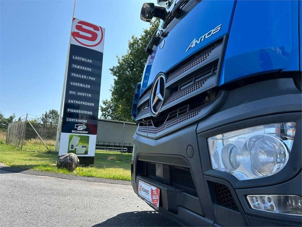 Mercedes-Benz Antos 2546 - Hiab 192 E kran - Скіповий навантажувач вантажівка: фото 4 Mercedes-Benz Antos 2546 - Hiab 192 E kran - Скіповий навантажувач вантажівка: фото 4
