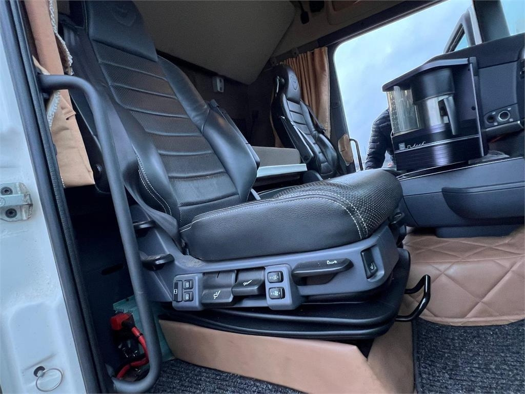 Scania R580 LA 6x4 HNB - Тягач: фото 4 Scania R580 LA 6x4 HNB - Тягач: фото 4