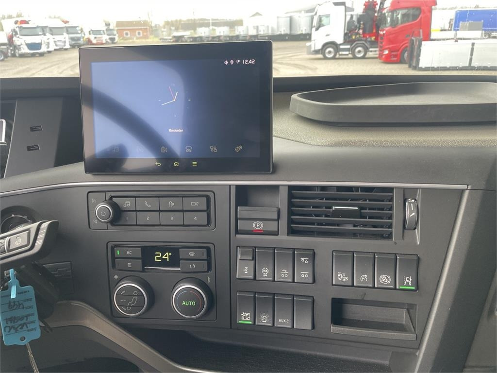 Тягач Volvo FH460 lowdeck Pucher: фото 23