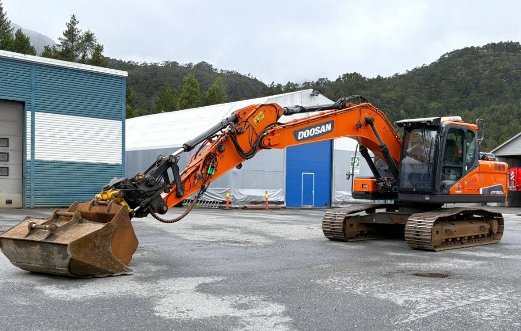 Doosan DX180LC-5 - Гусеничний екскаватор: фото 1 Doosan DX180LC-5 - Гусеничний екскаватор: фото 1
