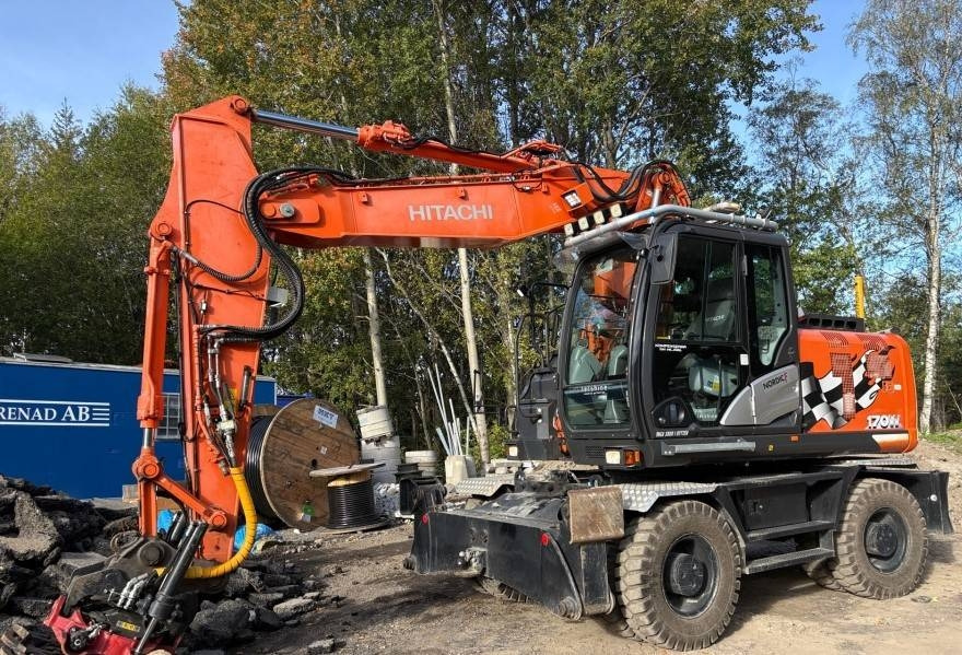 Hitachi ZX170W-6 + Peräkärry 2-akselinen - Колісний екскаватор: фото 1 Hitachi ZX170W-6 + Peräkärry 2-akselinen - Колісний екскаватор: фото 1