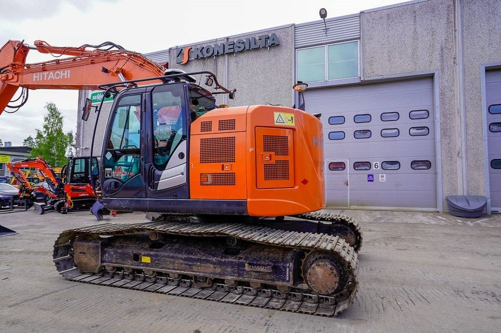 Hitachi ZX225USLC-5B MARTTIINILLA - Гусеничний екскаватор: фото 2 Hitachi ZX225USLC-5B MARTTIINILLA - Гусеничний екскаватор: фото 2