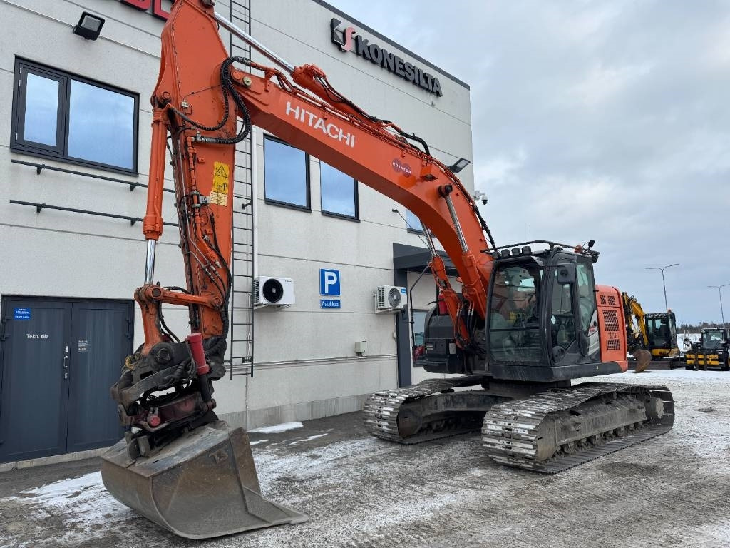 Hitachi ZX225USLC-5B PYÖRITTÄJÄLLÄ - Гусеничний екскаватор: фото 2 Hitachi ZX225USLC-5B PYÖRITTÄJÄLLÄ - Гусеничний екскаватор: фото 2