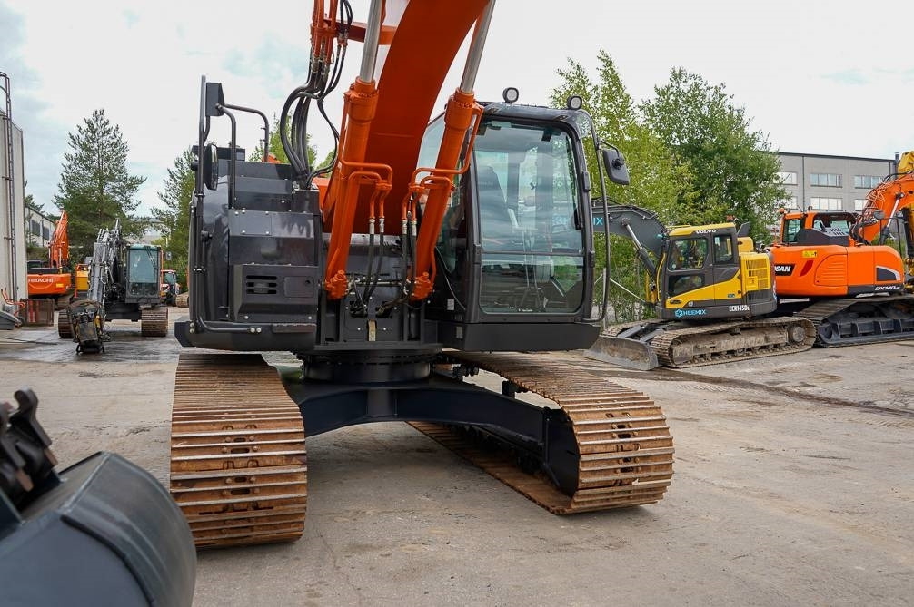Hitachi ZX225USLC-6 - Гусеничний екскаватор: фото 5 Hitachi ZX225USLC-6 - Гусеничний екскаватор: фото 5