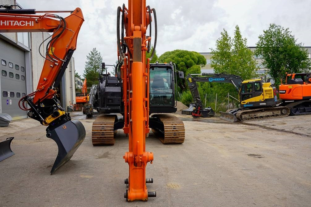 Hitachi ZX225USLC-6 - Гусеничний екскаватор: фото 4 Hitachi ZX225USLC-6 - Гусеничний екскаватор: фото 4