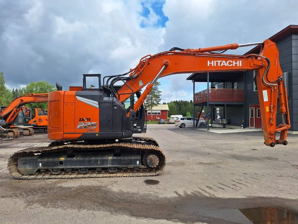 Hitachi ZX225USLC-7 - Гусеничний екскаватор: фото 2 Hitachi ZX225USLC-7 - Гусеничний екскаватор: фото 2