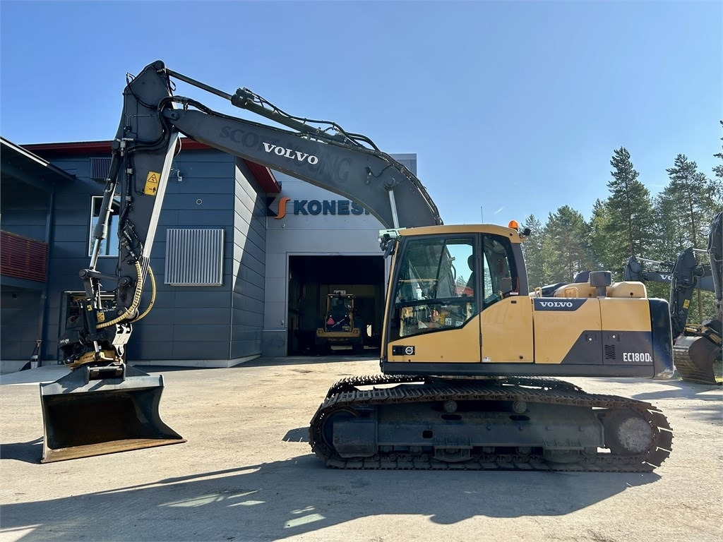 Volvo EC180DL PYÖRITTÄJÄLLÄ - Гусеничний екскаватор: фото 1 Volvo EC180DL PYÖRITTÄJÄLLÄ - Гусеничний екскаватор: фото 1