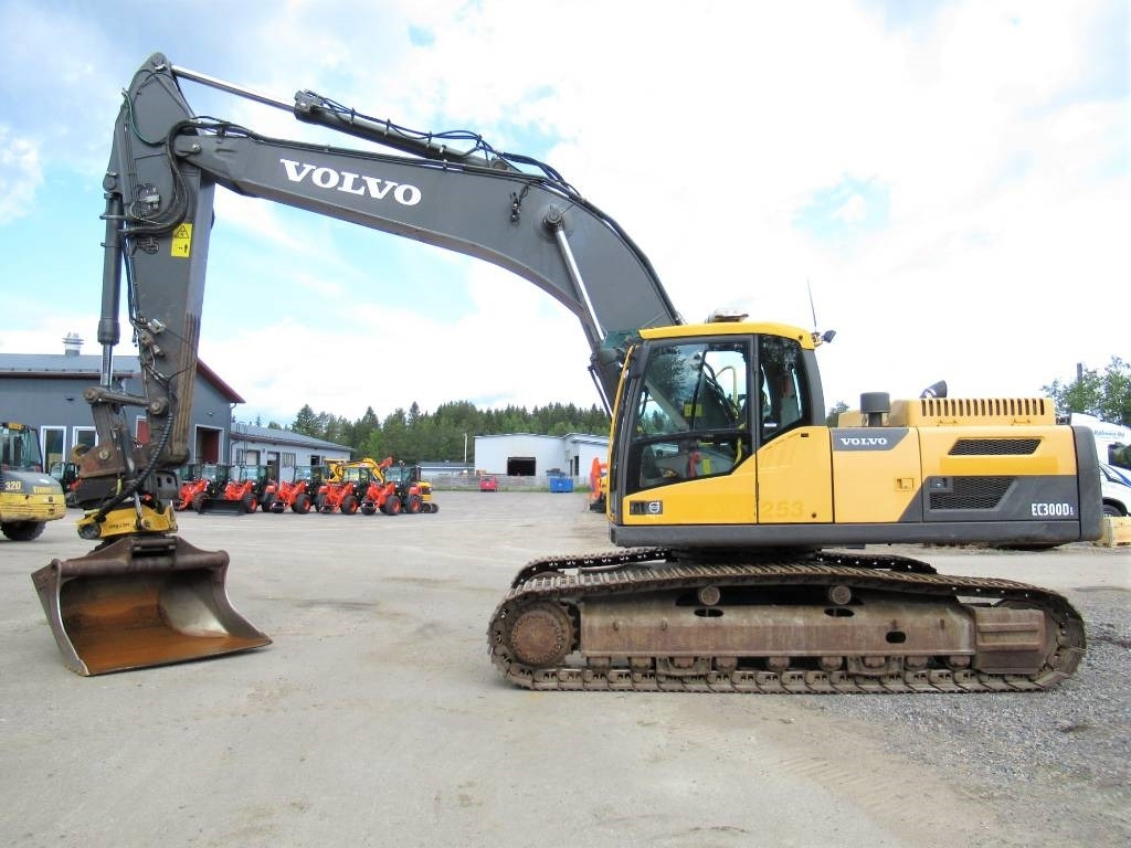 Volvo EC300DL PYÖRITTÄJÄLLÄ - Гусеничний екскаватор: фото 1 Volvo EC300DL PYÖRITTÄJÄLLÄ - Гусеничний екскаватор: фото 1