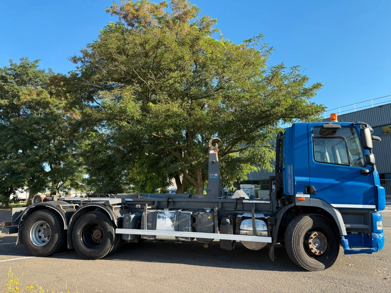 DAF CF85.360. Klima. E5. VDL. Tempomat - Гаковий мультиліфт вантажівка: фото 2 DAF CF85.360. Klima. E5. VDL. Tempomat - Гаковий мультиліфт вантажівка: фото 2