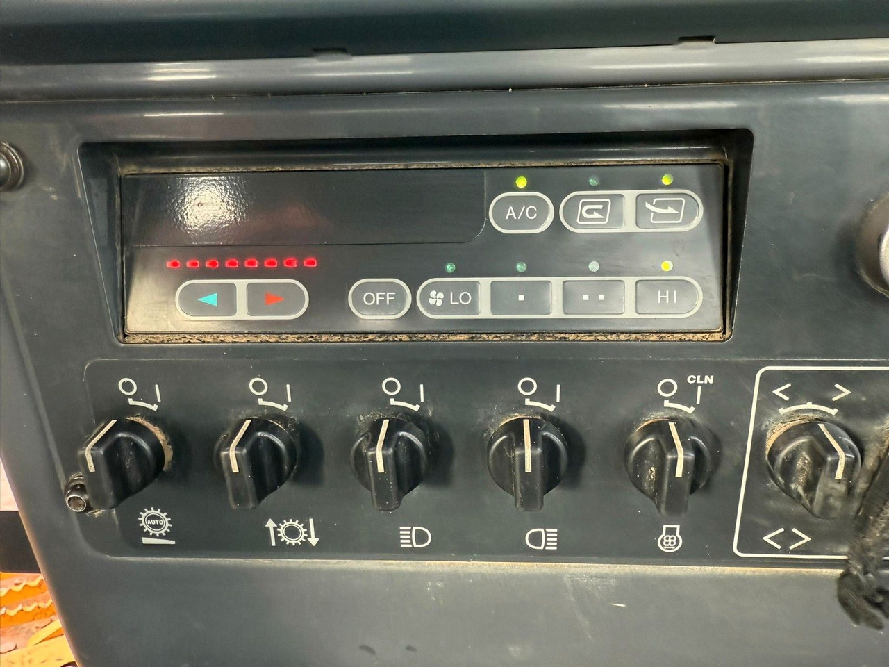 Бульдозер Komatsu D65PX-15. Fahrwerk 80%. Blatt 4.00m. ZSA. Klima.: фото 19 Бульдозер Komatsu D65PX-15. Fahrwerk 80%. Blatt 4.00m. ZSA. Klima.: фото 19