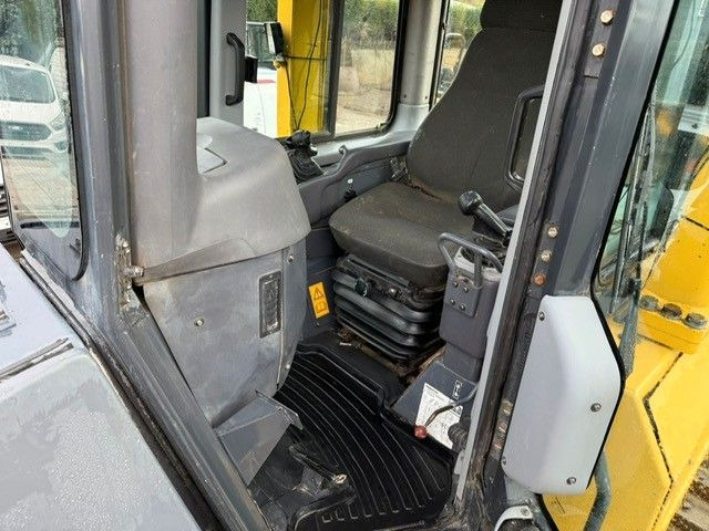 Бульдозер Komatsu D65PX-15. Fahrwerk 80%. Blatt 4.00m. ZSA. Klima.: фото 16 Бульдозер Komatsu D65PX-15. Fahrwerk 80%. Blatt 4.00m. ZSA. Klima.: фото 16