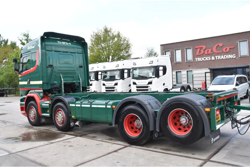 Scania R520 HL V8 8x2 - EURO 6 - MANUAL - RETARDER - WHEELBASE: 510 cm - 10 TONS FRONT AXLE - XENON - - Контейнеровоз/ Змінний кузов вантажівка: фото 2 Scania R520 HL V8 8x2 - EURO 6 - MANUAL - RETARDER - WHEELBASE: 510 cm - 10 TONS FRONT AXLE - XENON - - Контейнеровоз/ Змінний кузов вантажівка: фото 2