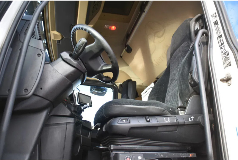 Mercedes-Benz Actros 2548 6x2/4 - EURO 6 - AIRCO - CAB HEATER - 2 BEDS - DIFF. LOCK - GOOD CONDITION - - Тягач: фото 4 Mercedes-Benz Actros 2548 6x2/4 - EURO 6 - AIRCO - CAB HEATER - 2 BEDS - DIFF. LOCK - GOOD CONDITION - - Тягач: фото 4