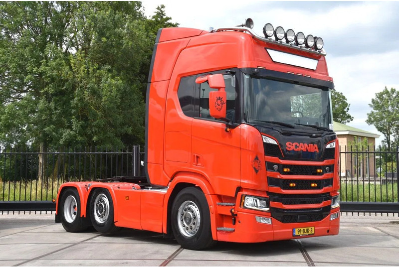 Scania R450 NGS 6x2/4NB - RETARDER - FULL AIR - 748 TKM - LEATHER SEATS - NAVI - 2 x FUEL TANKS - LED LIGHTS - - Тягач: фото 1 Scania R450 NGS 6x2/4NB - RETARDER - FULL AIR - 748 TKM - LEATHER SEATS - NAVI - 2 x FUEL TANKS - LED LIGHTS - - Тягач: фото 1
