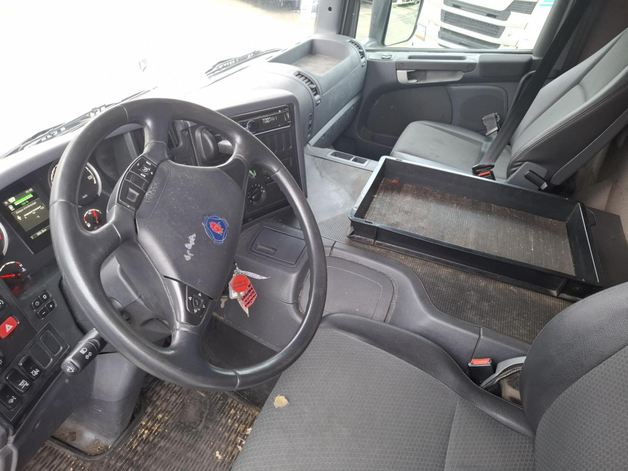 SCANIA SCANIA P250 Fourgon Hayon - Вантажівка шасі: фото 3 SCANIA SCANIA P250 Fourgon Hayon - Вантажівка шасі: фото 3