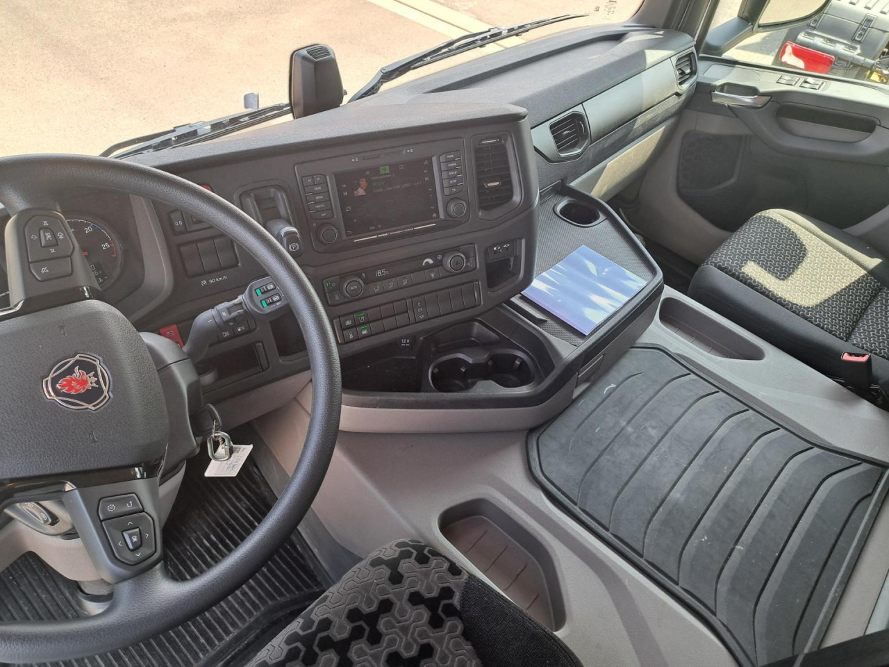 SCANIA SCANIA P280 4x2 Fourgon /Hayon 9L - Вантажівка шасі: фото 4 SCANIA SCANIA P280 4x2 Fourgon /Hayon 9L - Вантажівка шасі: фото 4