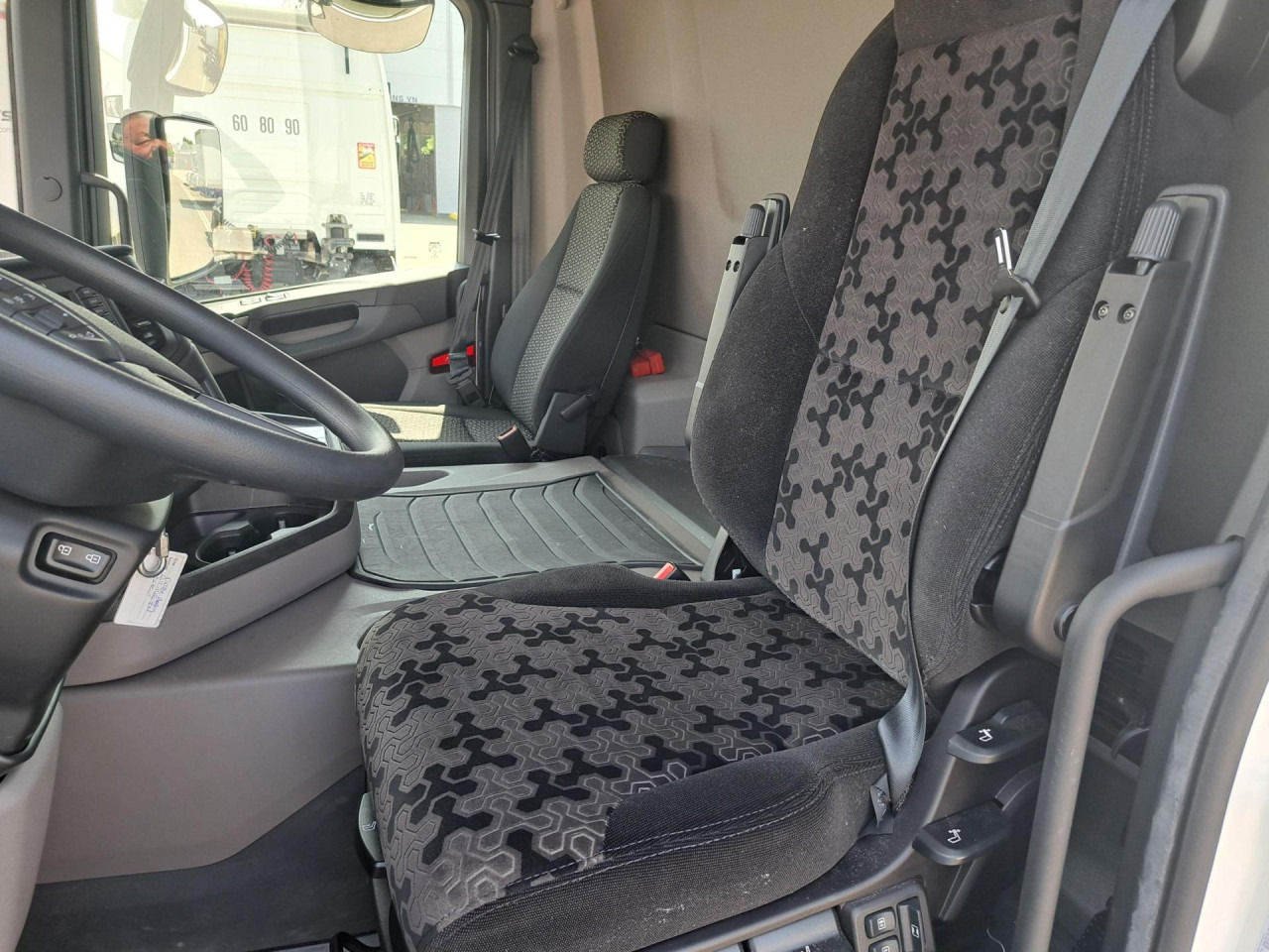 SCANIA SCANIA P280 4x2 Fourgon /Hayon 9L - Вантажівка шасі: фото 3 SCANIA SCANIA P280 4x2 Fourgon /Hayon 9L - Вантажівка шасі: фото 3