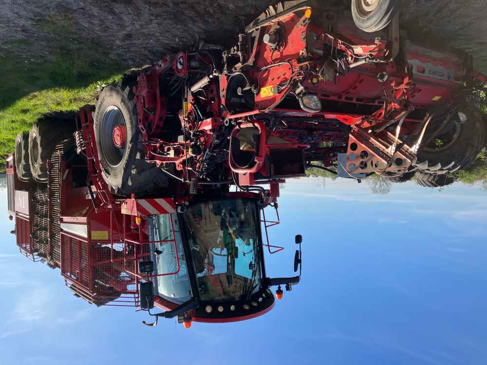Holmer Holmer T4-40 Self-Propelled Sugarbeet Harvester - Техніка для обробки ґрунту: фото 1 Holmer Holmer T4-40 Self-Propelled Sugarbeet Harvester - Техніка для обробки ґрунту: фото 1