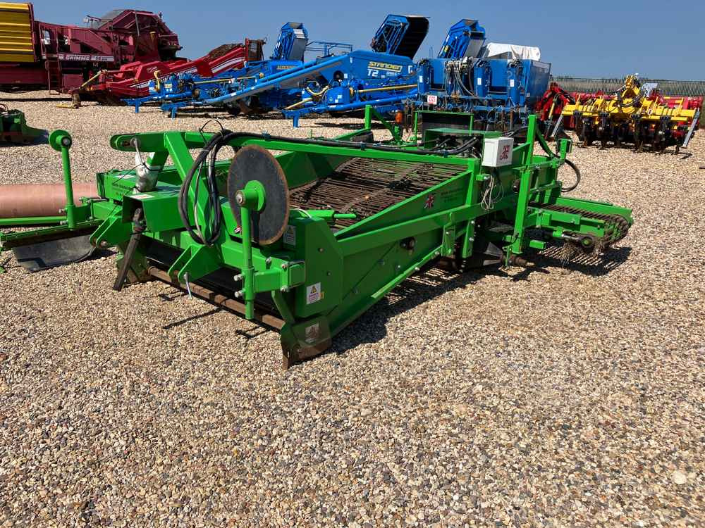 Jones Onion Windrower - Збиральна машина для винограду: фото 2 Jones Onion Windrower - Збиральна машина для винограду: фото 2