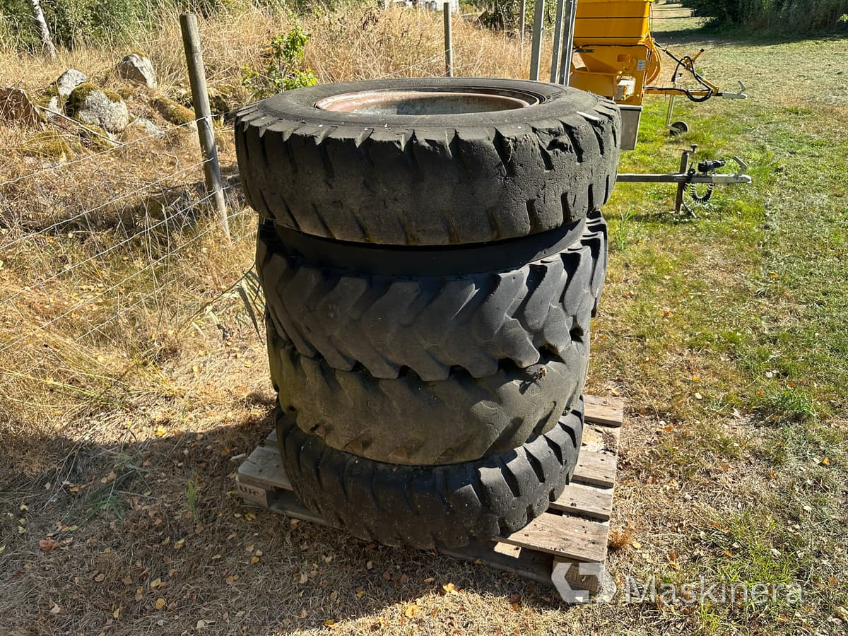 Bearcat Tire Co Däck m, fälg hjulgrävare - Колесо в категорії Колісні екскаватори: фото 2 Bearcat Tire Co Däck m, fälg hjulgrävare - Колесо в категорії Колісні екскаватори: фото 2