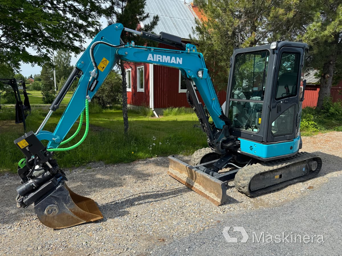 Grävmaskin Airman AX33u-7 med tillbehör - Гусеничний екскаватор: фото 1 Grävmaskin Airman AX33u-7 med tillbehör - Гусеничний екскаватор: фото 1