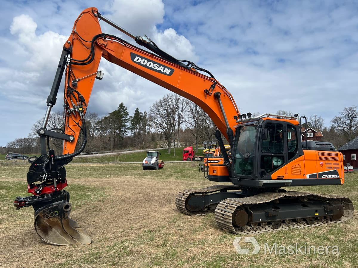 Grävmaskin Doosan DX235NLC-5 med grävsystem - Гусеничний екскаватор: фото 1 Grävmaskin Doosan DX235NLC-5 med grävsystem - Гусеничний екскаватор: фото 1
