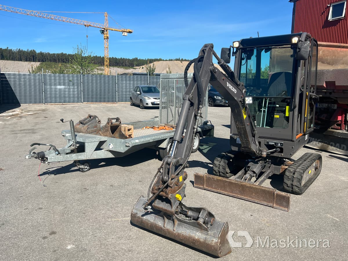 Grävmaskin Volvo EC18D med maskintrailer och redskap - Гусеничний екскаватор: фото 1 Grävmaskin Volvo EC18D med maskintrailer och redskap - Гусеничний екскаватор: фото 1