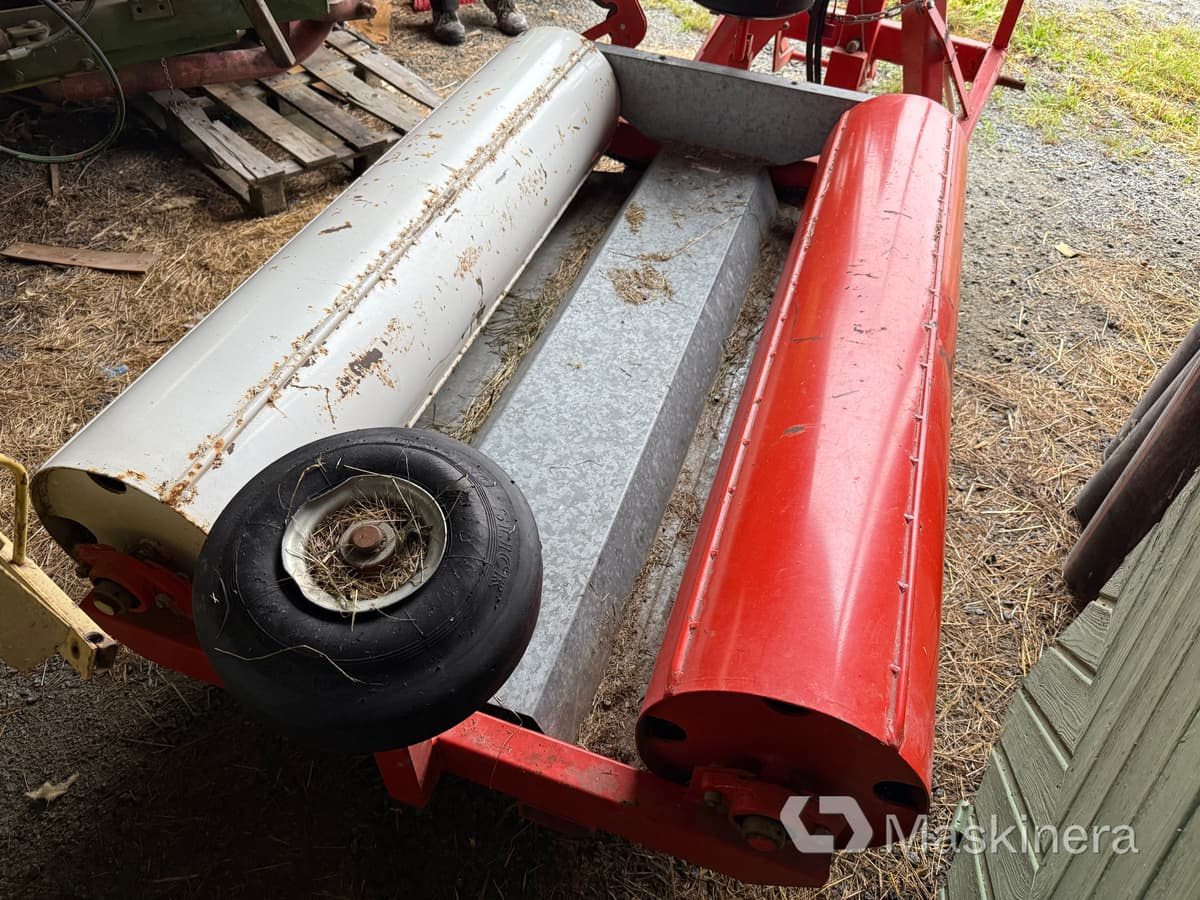 Inplastare Ysta Bale wrap 1600 med sidospakar - Обмотувальник рулонів: фото 4 Inplastare Ysta Bale wrap 1600 med sidospakar - Обмотувальник рулонів: фото 4