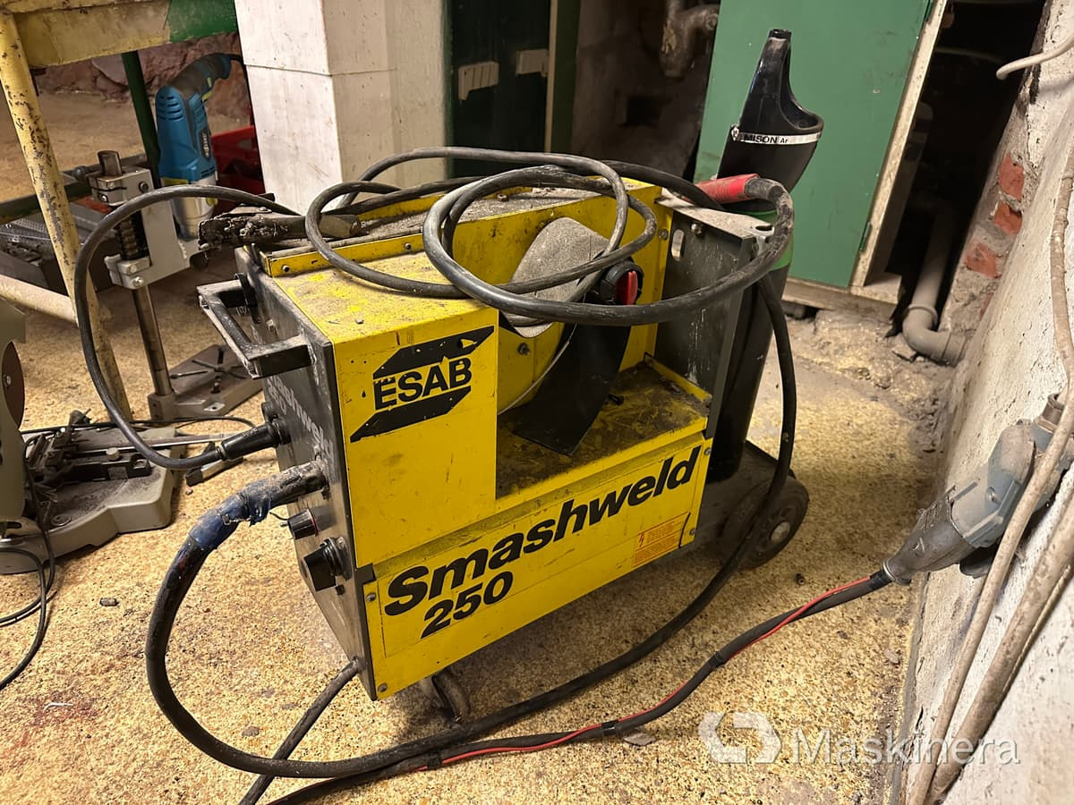 Migsvets ESAB Smashweld 250 med svetsbord - Обладнання для зварювання: фото 3 Migsvets ESAB Smashweld 250 med svetsbord - Обладнання для зварювання: фото 3