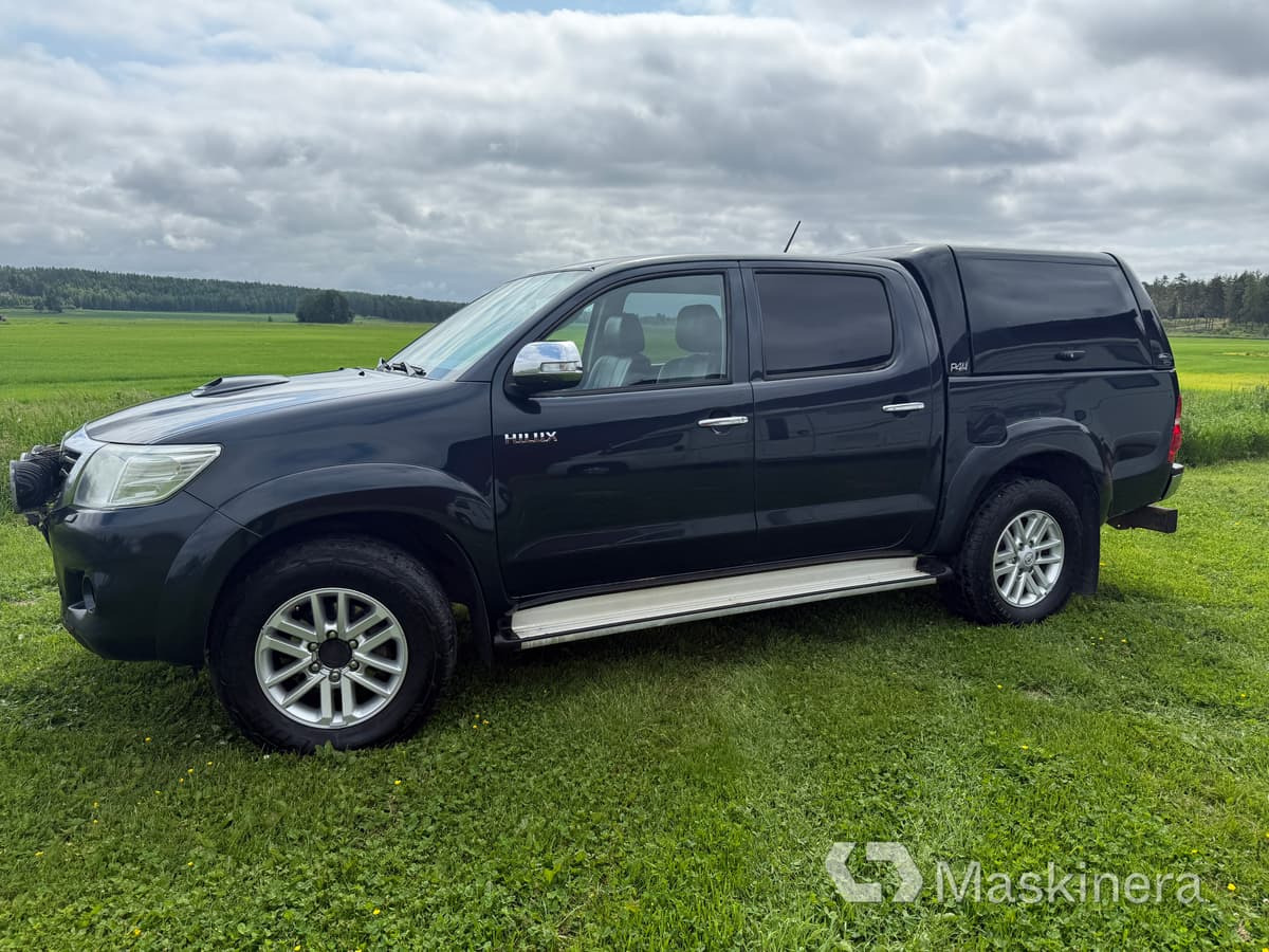 Суцільнометалевий фургон Pickup Toyota Hilux Dubbelhytt 3.0 D 4x4: фото 1
