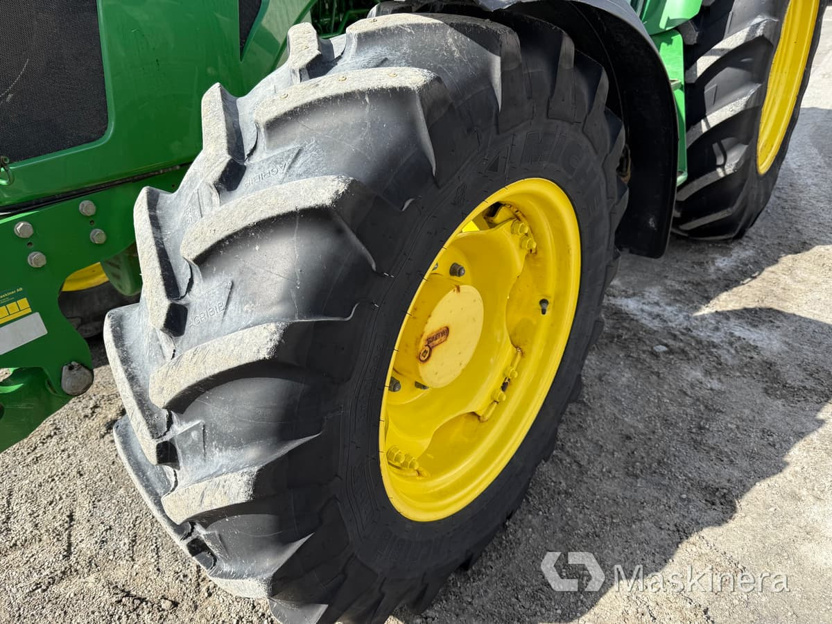 Трактор Traktor John Deere 5075M med snöutrustning: фото 9