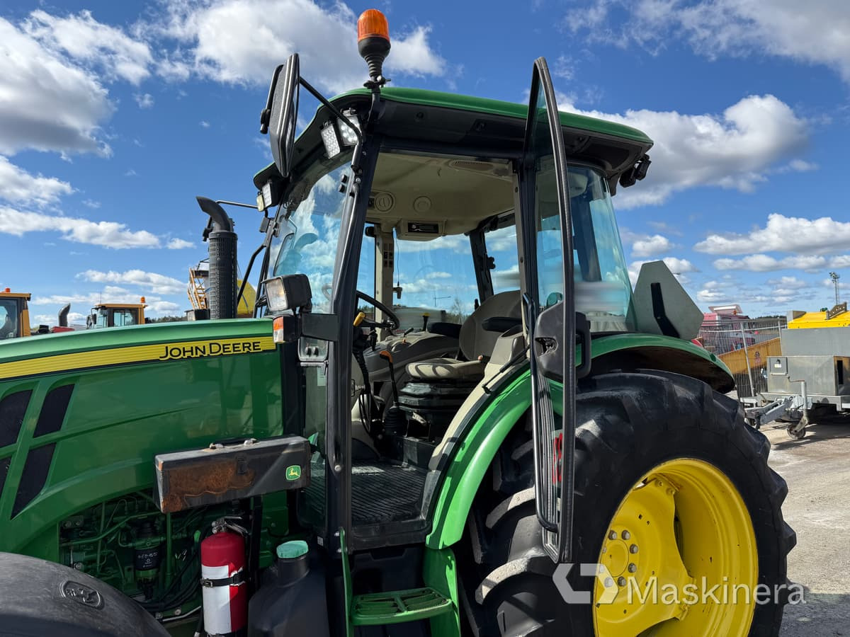 Трактор Traktor John Deere 5075M med snöutrustning: фото 30