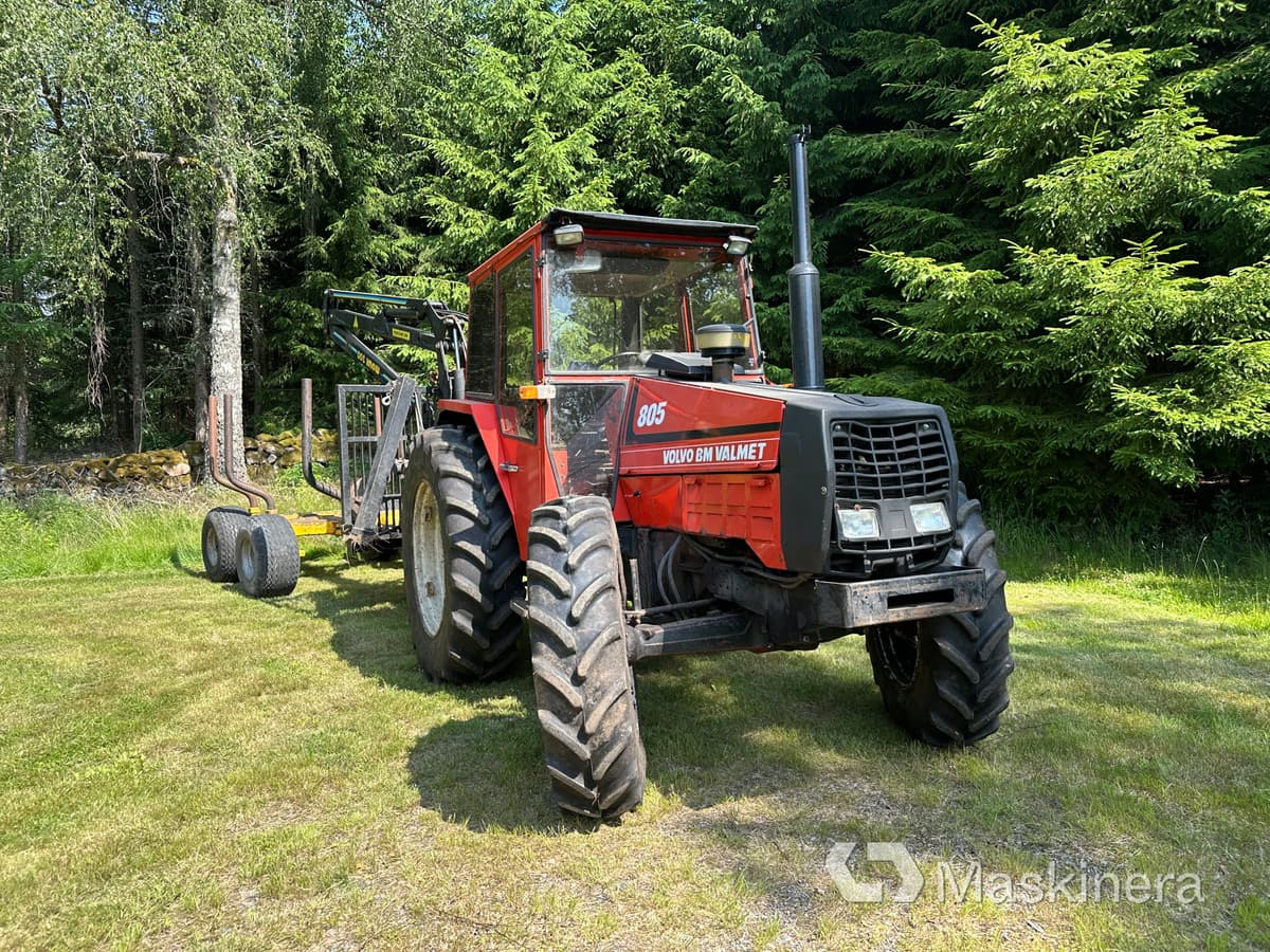 Traktor Volvo BM 805-4 med skogsvagn och kran - Трактор, Лісовий причіп: фото 2 Traktor Volvo BM 805-4 med skogsvagn och kran - Трактор, Лісовий причіп: фото 2